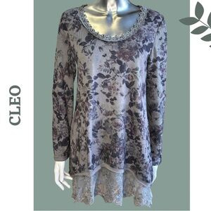 Cleo Floral Tunic Top, Lace Trim Neck & Layered Hem, Gray Small